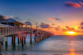 Coastal Haven 5 Min to Beach, Patio, BBQ